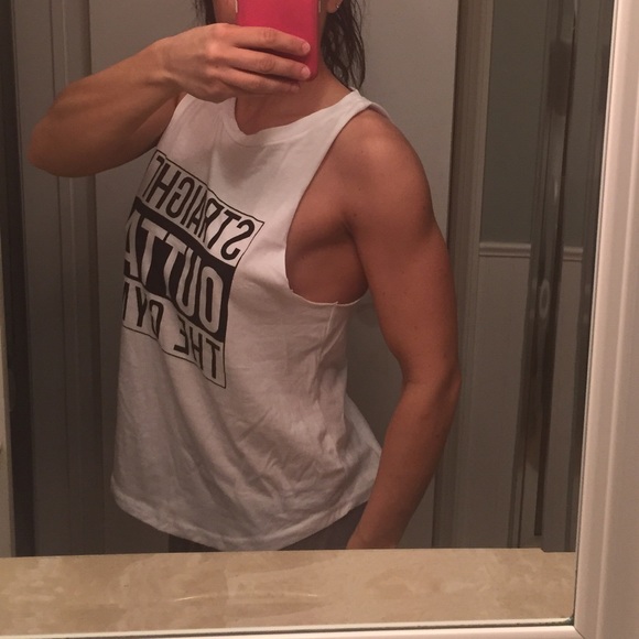 💪🏼Straight Out of The Gym Tank💪🏼 - Picture 3 of 4