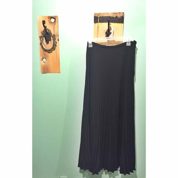 ✨Elegant Long Black Pleated Skirt✨