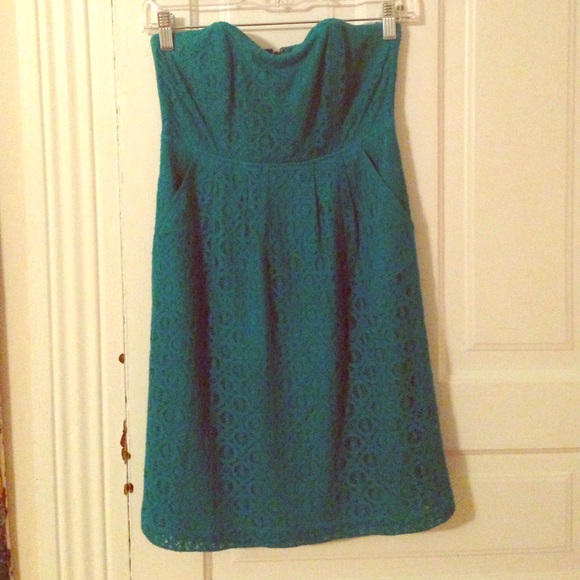 Pretty teal dress!