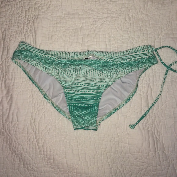 NWT bue tribal printed bikini bottoms