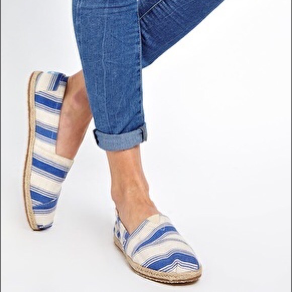 NWT Blue Stripe Toms