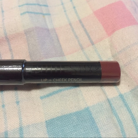 NUDE Stix lip & cheek pencil!!💋👩🏽