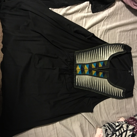 Sleeveless shirt