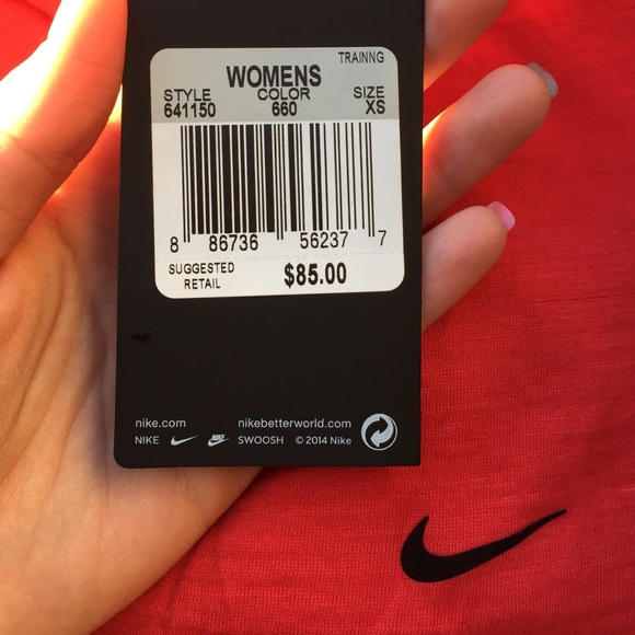 New Nike top - Picture 3 of 3