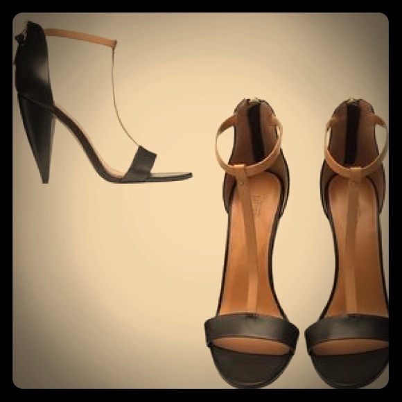 Kate Spade Shoes - Kate Spade Saturday T-Strap Sandal