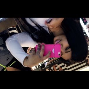 Meet your Posher, Alona