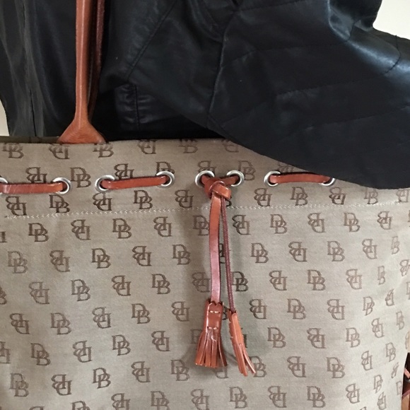 Authentic Dooney & Burke Shoulder Bag - Picture 1 of 4