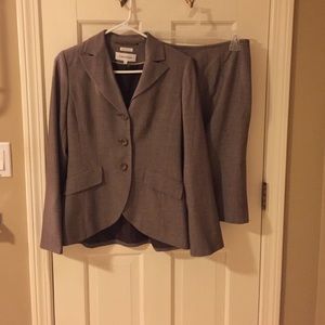 Calvin Klein size 4 skirt suit