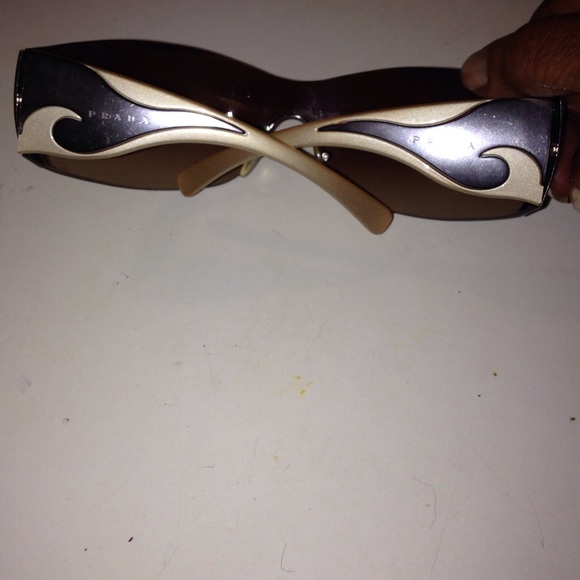 Authentic beige & taupe sun glasses - Picture 2 of 4