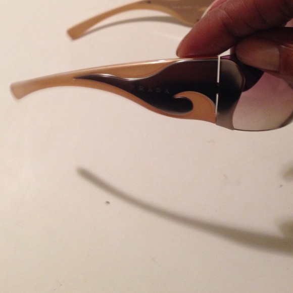 Authentic beige & taupe sun glasses - Picture 3 of 4