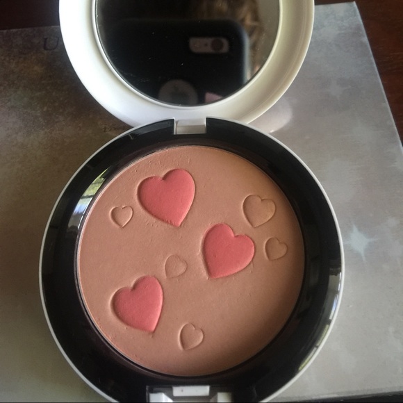SALE 🎈 👭Mac ARCHIES GIRLS FACE POWDER👭