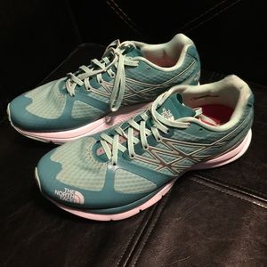 New Women's North Face shoes size 9.5