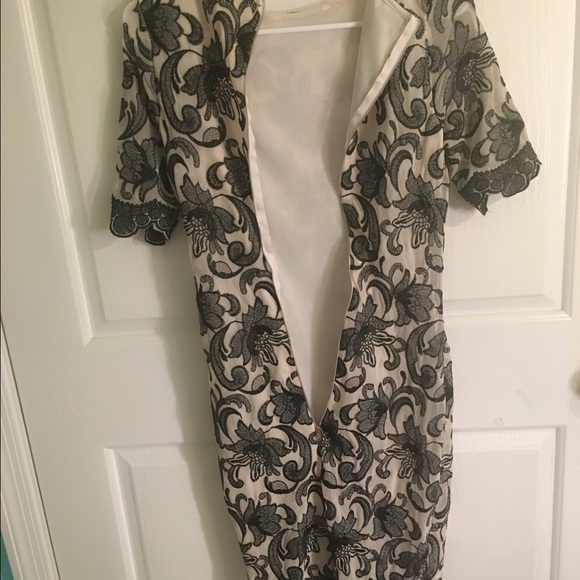 Sexy laced black dress. Zipper all down back - Picture 2 of 4