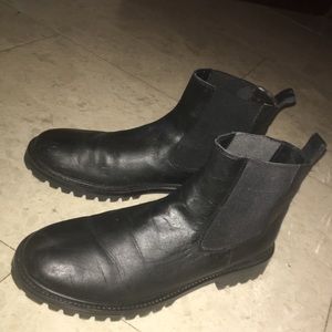 Black Simple Chelsea Boot