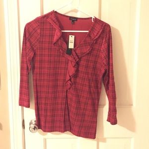 Ruffled collar red and black shirt