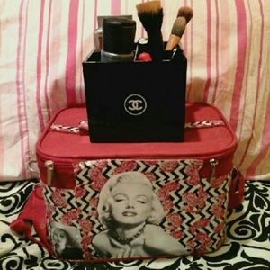 Chanel makeup brush holder organizer