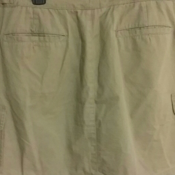 Gloria Vanderbilt tan skirt. - Picture 2 of 3