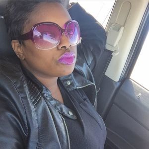 Meet your Posher, Simona