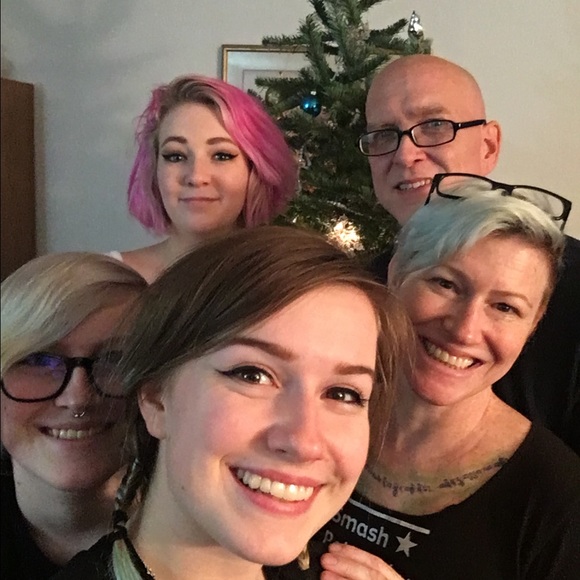 Meet your Posher, Lasara - Picture 3 of 4