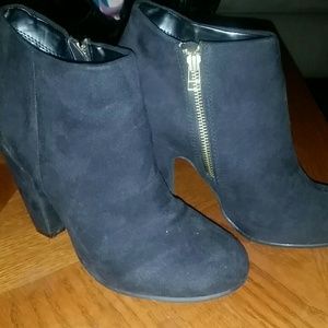 Black ankle bootie