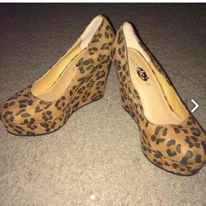 Nwot chettah wedges!