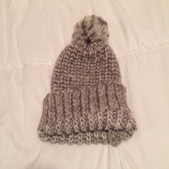 Knitted Pom-pom Beanie