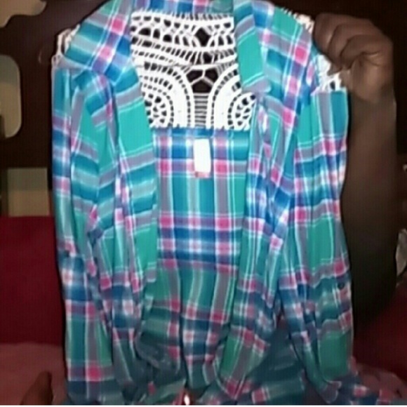 Plaid Button-Up Collared Cotton-Like Shirt