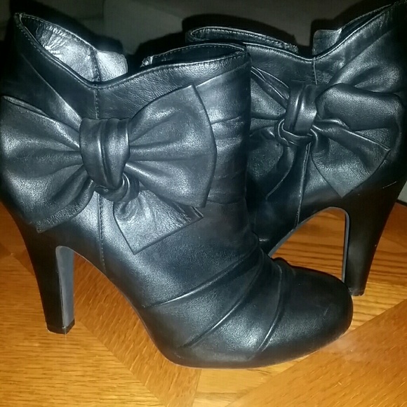 Black bow booties