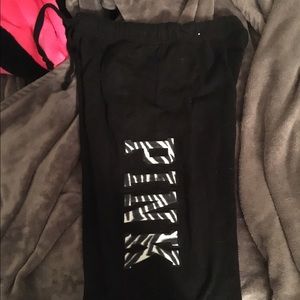 VS PINK Boyfriend Sweatpants in Zebra 🎀