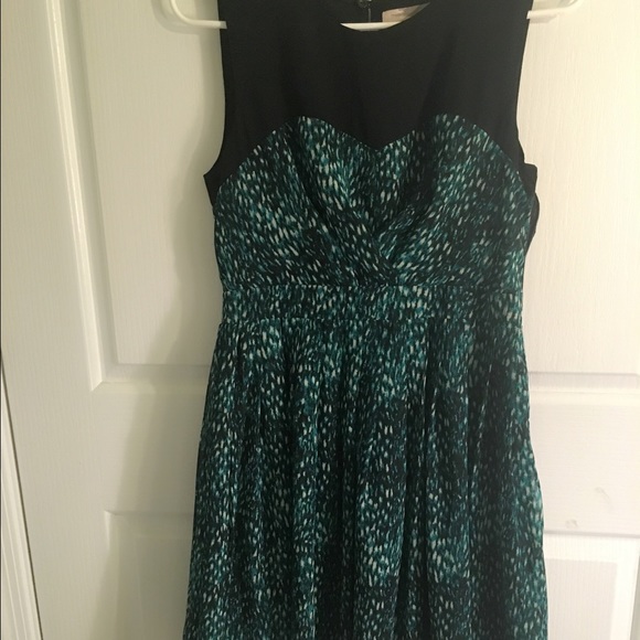 Beautiful pattern dress - Picture 1 of 3