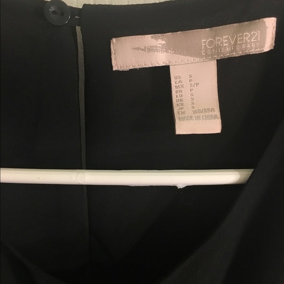 Beautiful pattern dress - Picture 2 of 3