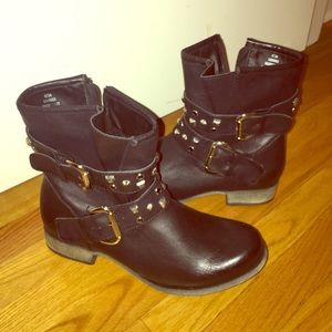 Motorcycle boots with detail