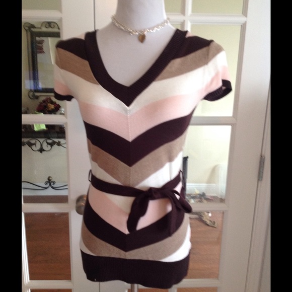 IZ Byer Short sleeved sweater size small