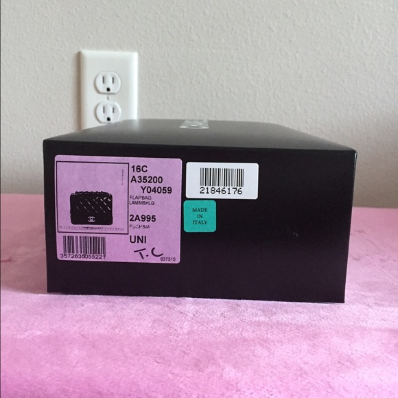 Chanel Gift Box - Picture 2 of 4