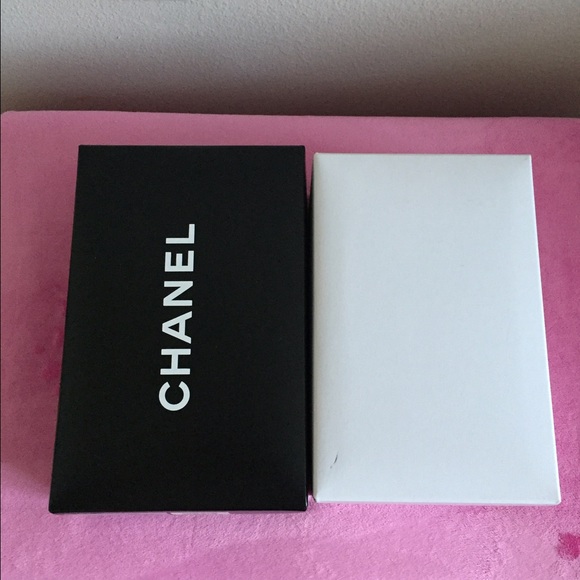 Chanel Gift Box - Picture 3 of 4