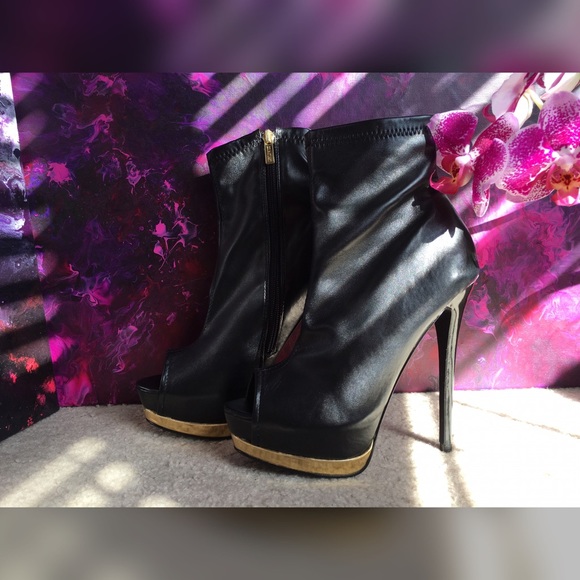 Colin Stuart Black & Gold Peep-Toe Boots - Picture 2 of 4