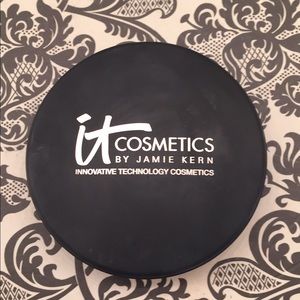 IT Celebration Foundation in Light Medium