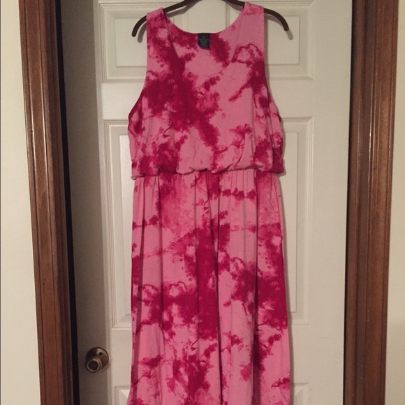 Pink tie-dye maxi dress
