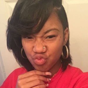 Meet your Posher, Dominique