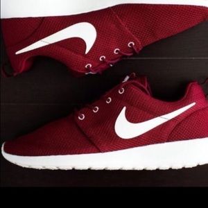 Looking for size 6.5. Tag those who have these!