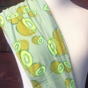 LuLaRoe Tall/Curvy Kiwi Leggings