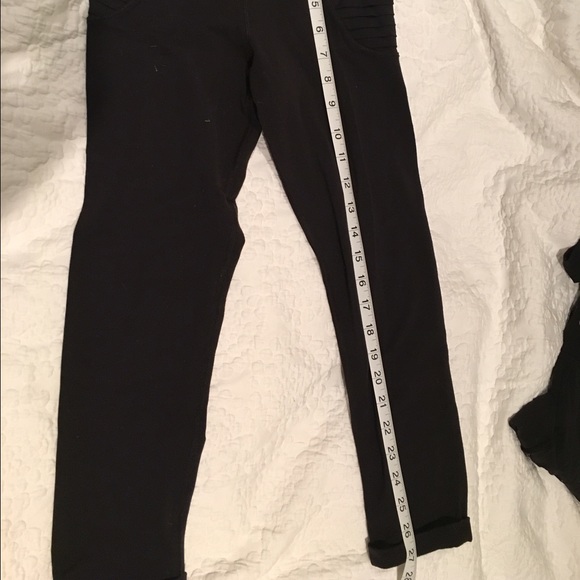 Lulu lemon yoga pants mid length