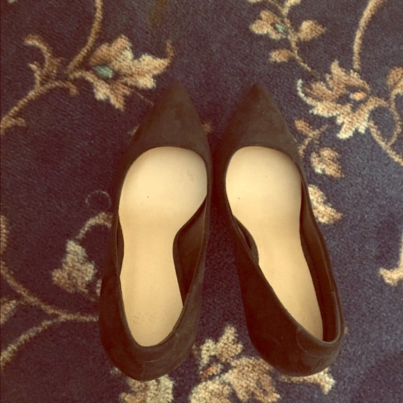 Gorgeous black suede heels