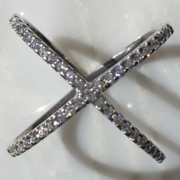 .925 Sterling Diamond X Ring GORGEOUS - Picture 3 of 3