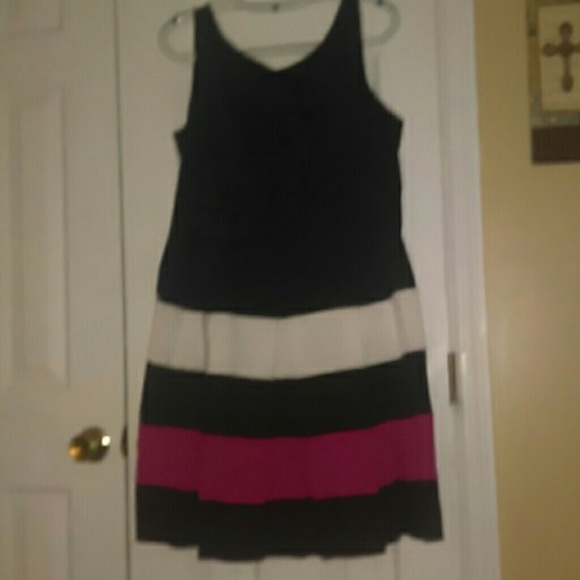 Beautiful ,color block ,sleeveless dress!
