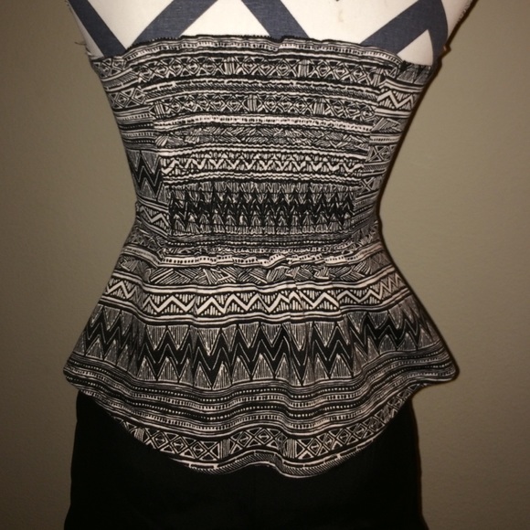 NWOT Full Tilt peplum strapless Aztec print top - Picture 3 of 3
