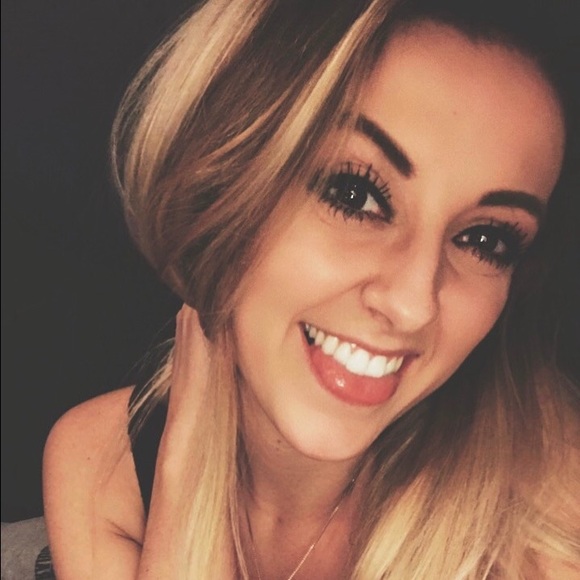 Meet your posher! - Picture 2 of 3