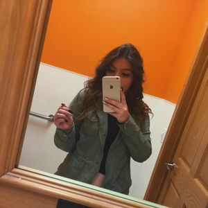 Meet your Posher, Yesenia