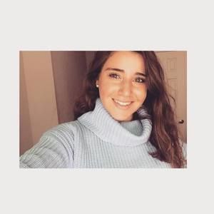 Meet your Posher, Zeina