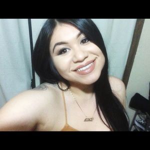 Meet your Posher, Raquel